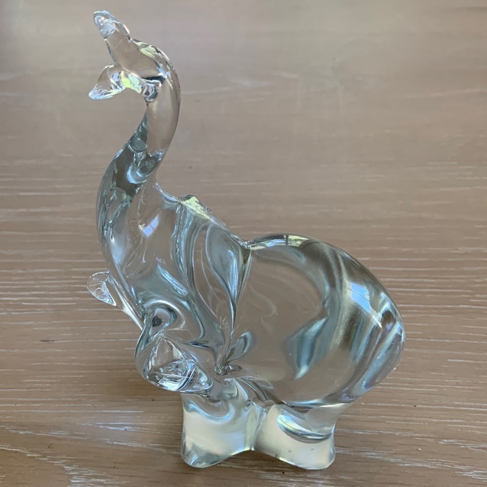 Crystal glass Elephant Paperweight or just decor, no chips or scratches - pretty